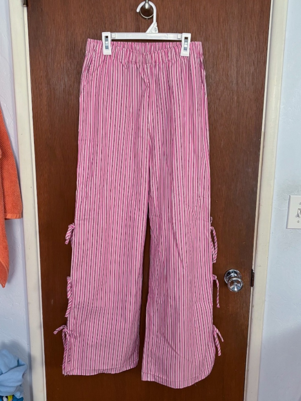 Pink Pants With Bows - Picture 5 of 5